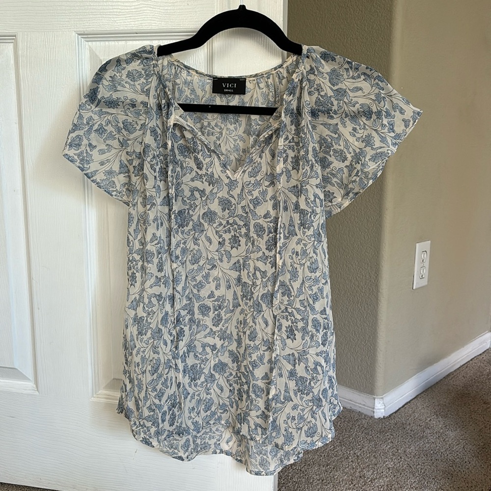 Floral Flounce Sleeve Top